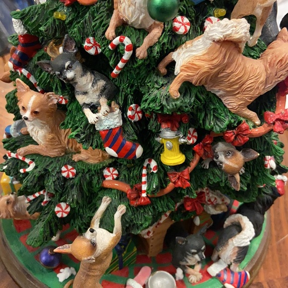 Danbury Mint Holiday Danbury Mint Lighted Chihuahua Dog Family 4